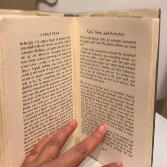 🌸NEW🌸 Hiroshima Book - Picture 6 of 9